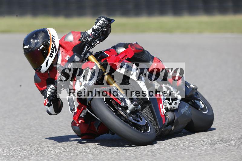 /Archiv-2025/49 26.08.2025 Cornu Master School ADR/rot-rouge/67